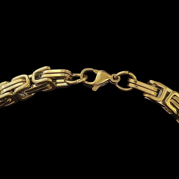 18k Gold plated Stainless Steel Byzantine 8.3 inch long and 7mm width bracelet - Picture 7 of 7